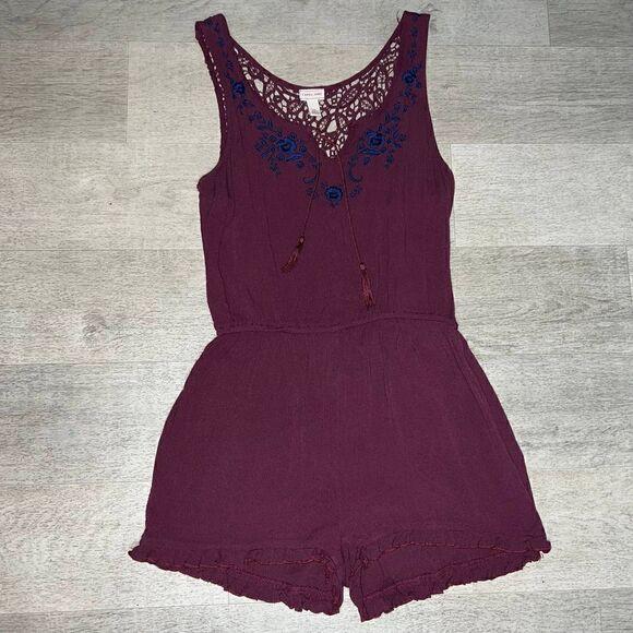 Cape Juby, Floral Embroidery on Front Romper Genoese Lace Back, Women’s Small - Picture 12 of 13